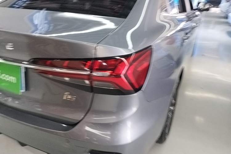 Used Roewe i5 2021 1.5L CVT Diamond Edition Right Rear Taillight