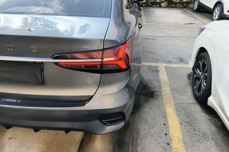 Used Roewe i5 2021 1.5L CVT Starry Edition Right Rear Taillight