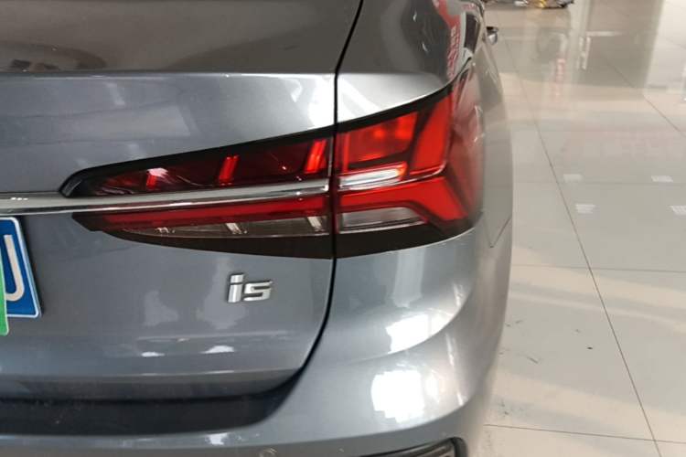 Used Roewe i5 2021 Revised Version 1.5L CVT Diamond Edition Right Rear Taillight