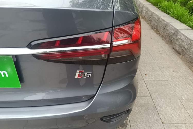 Used Roewe i5 2021 Revised Version 1.5L CVT Diamond Edition Right Rear Taillight
