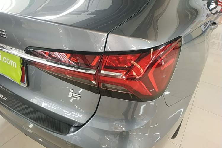 Used Roewe i5 2021 1.5L CVT Platinum Edition Right Rear Taillight