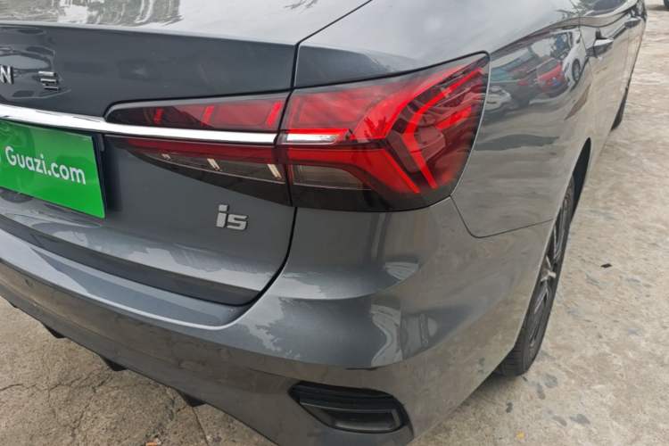 Used Roewe i5 2021 1.5L CVT Platinum Edition Right Rear Taillight