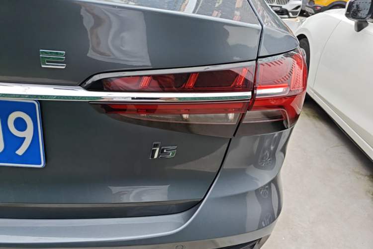 Used Roewe i5 2021 1.5L CVT Diamond Edition Right Rear Taillight