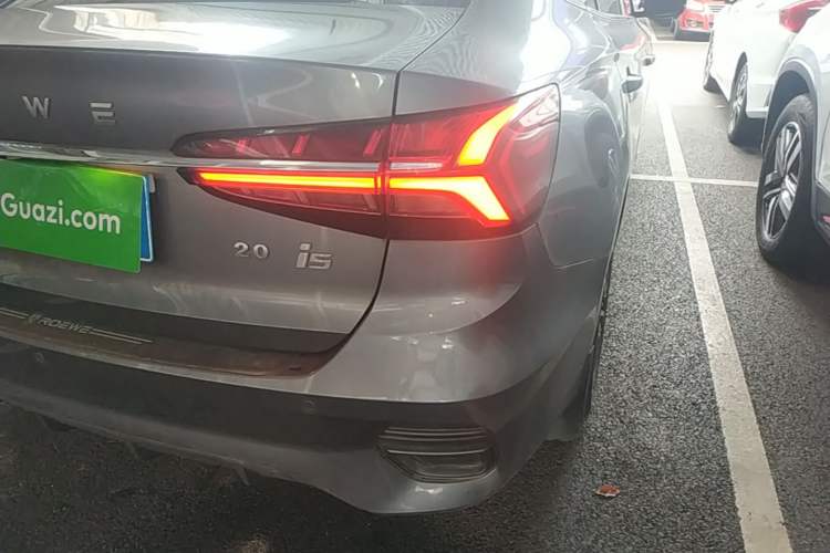 Used Roewe i5 2021 1.5L CVT Diamond Edition Right Rear Taillight