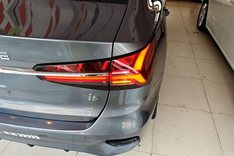 Used Roewe i5 2021 1.5L CVT Platinum Edition Right Rear Taillight
