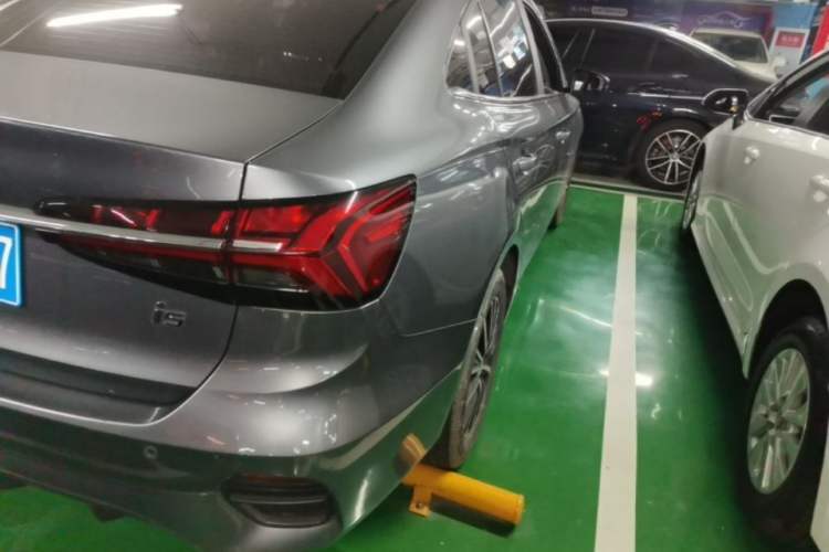 Used Roewe i5 2021 1.5L CVT Diamond Edition Right Rear Taillight