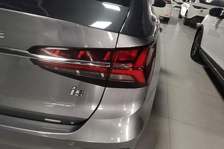 Used Roewe i5 2021 1.5L Manual Platinum Edition Right Rear Taillight