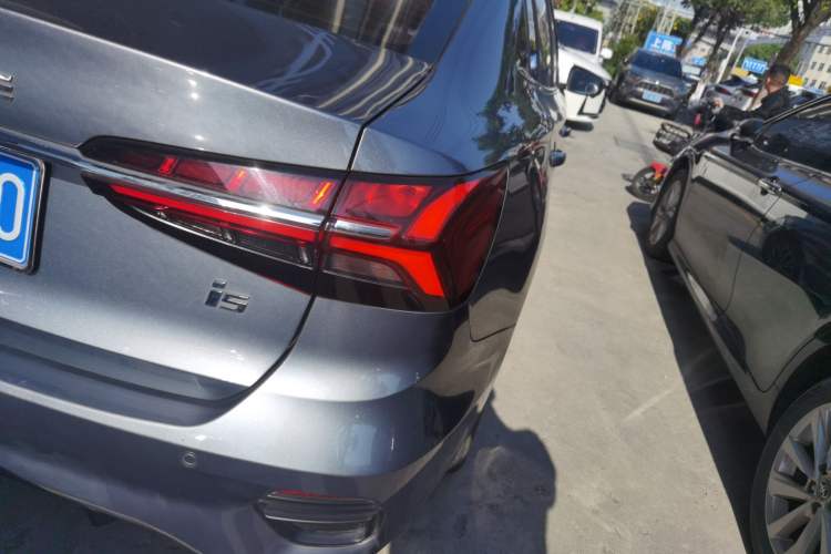 Used Roewe i5 2021 Revised Version 1.5L CVT Diamond Edition Right Rear Taillight