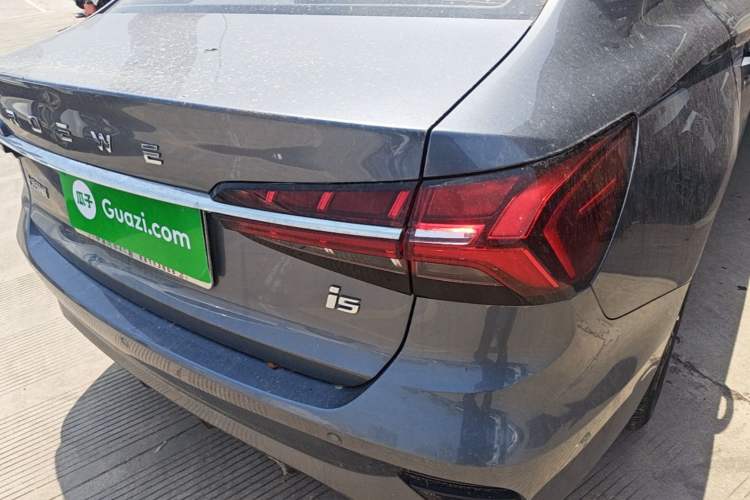 Used Roewe i5 2021 1.5L CVT Diamond Edition Right Rear Taillight