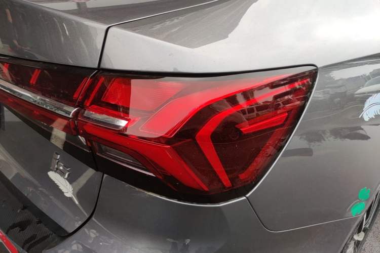 Used Roewe i5 2021 1.5L Manual Diamond Edition Right Rear Taillight