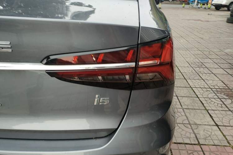 Used Roewe i5 2021 1.5L Manual Platinum Edition Right Rear Taillight