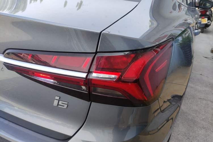 Used Roewe i5 2021 1.5L CVT Diamond Edition Right Rear Taillight