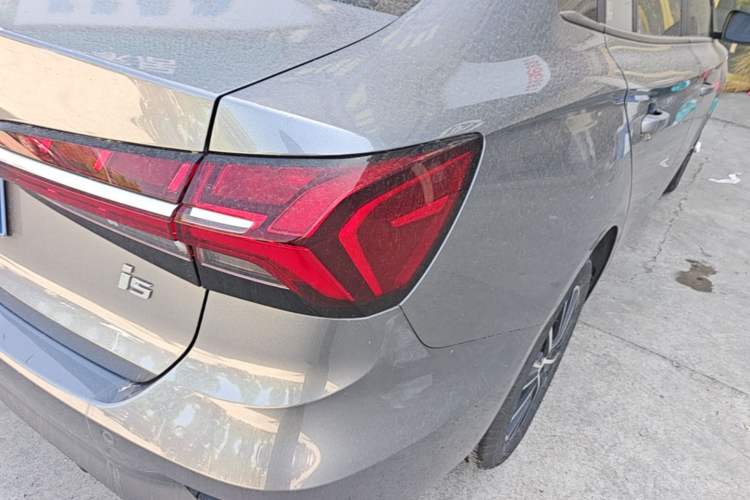 Used Roewe i5 2021 1.5L CVT Platinum Edition Right Rear Taillight