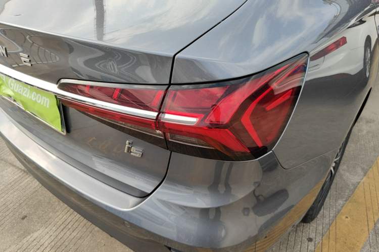 Used Roewe i5 2021 1.5L CVT Platinum Edition Right Rear Taillight
