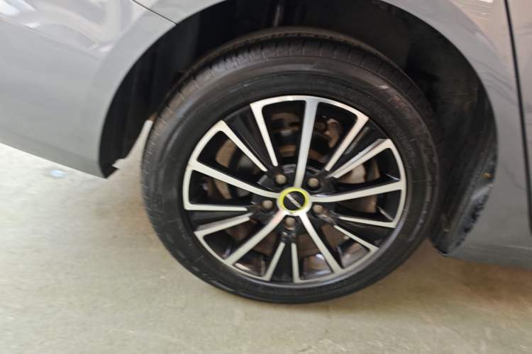 Used Roewe i5 2021 1.5L Manual Diamond Edition Right Rear Wheel Hub