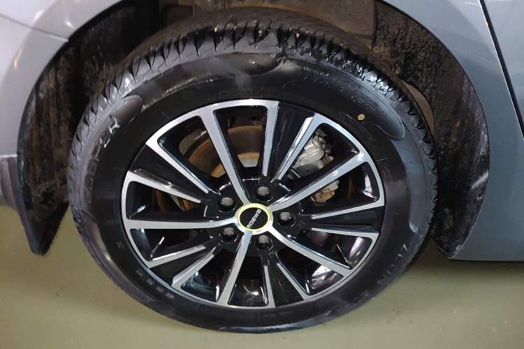 Used Roewe i5 2021 1.5L CVT Diamond Edition Right Rear Wheel Hub