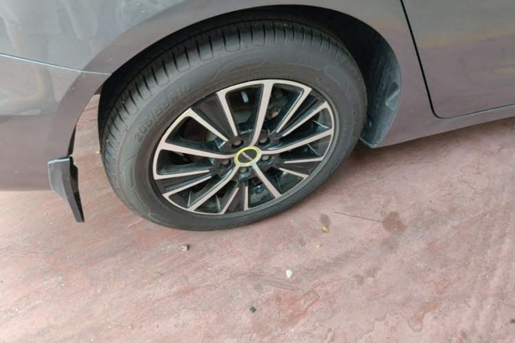 Used Roewe i5 2021 1.5L CVT Diamond Edition Right Rear Wheel Hub