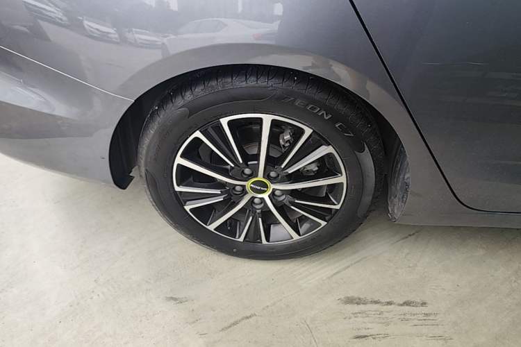 Used Roewe i5 2021 1.5L CVT Diamond Edition Right Rear Wheel Hub