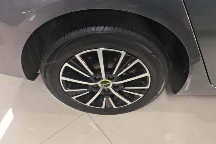 Used Roewe i5 2021 Revised Version 1.5L CVT Diamond Edition Right Rear Wheel Hub