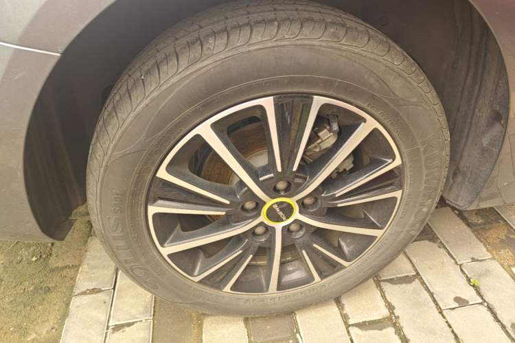 Used Roewe i5 2021 Revised Version 1.5L CVT Diamond Edition Right Rear Wheel Hub