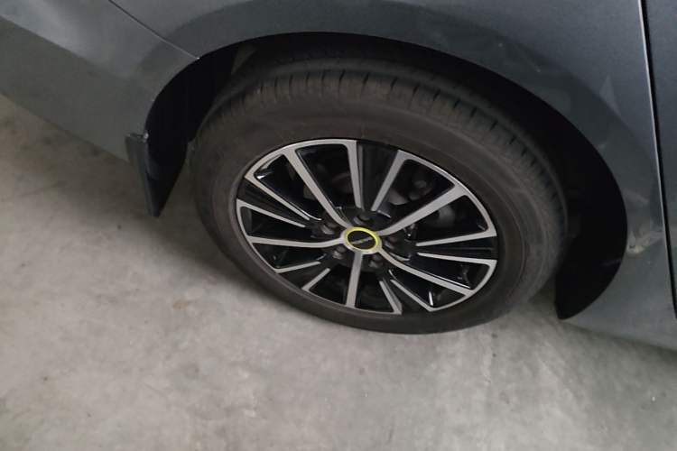 Used Roewe i5 2021 1.5L Manual Platinum Edition Right Rear Wheel Hub