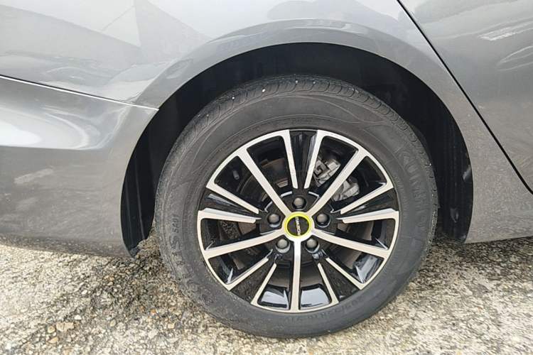 Used Roewe i5 2021 Revised Version 1.5L CVT Diamond Edition Right Rear Wheel Hub