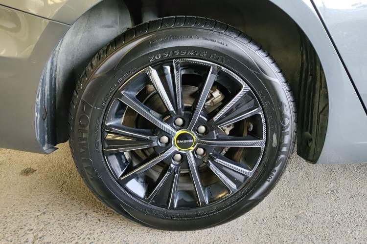Used Roewe i5 2021 Revised Version 1.5L CVT Diamond Edition Right Rear Wheel Hub