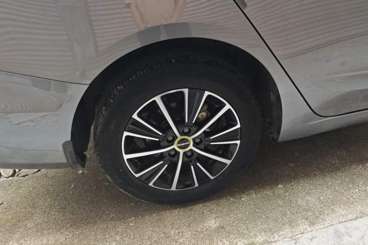 Used Roewe i5 2021 1.5L CVT Diamond Edition Right Rear Wheel Hub