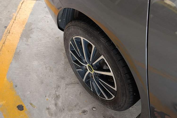 Used Roewe i5 2021 1.5L CVT Diamond Edition Right Rear Wheel Hub