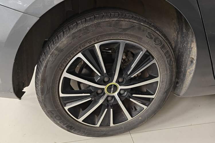 Used Roewe i5 2021 Revised Version 1.5L CVT Diamond Edition Right Rear Wheel Hub