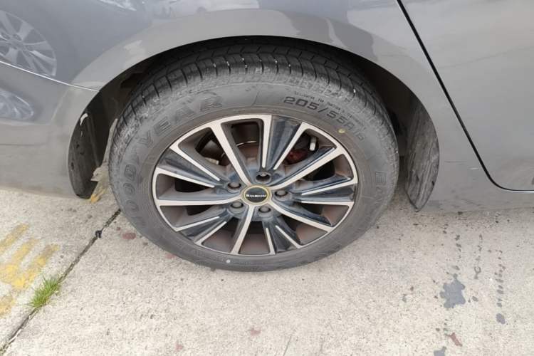 Used Roewe i5 2021 1.5L CVT Diamond Edition Right Rear Wheel Hub