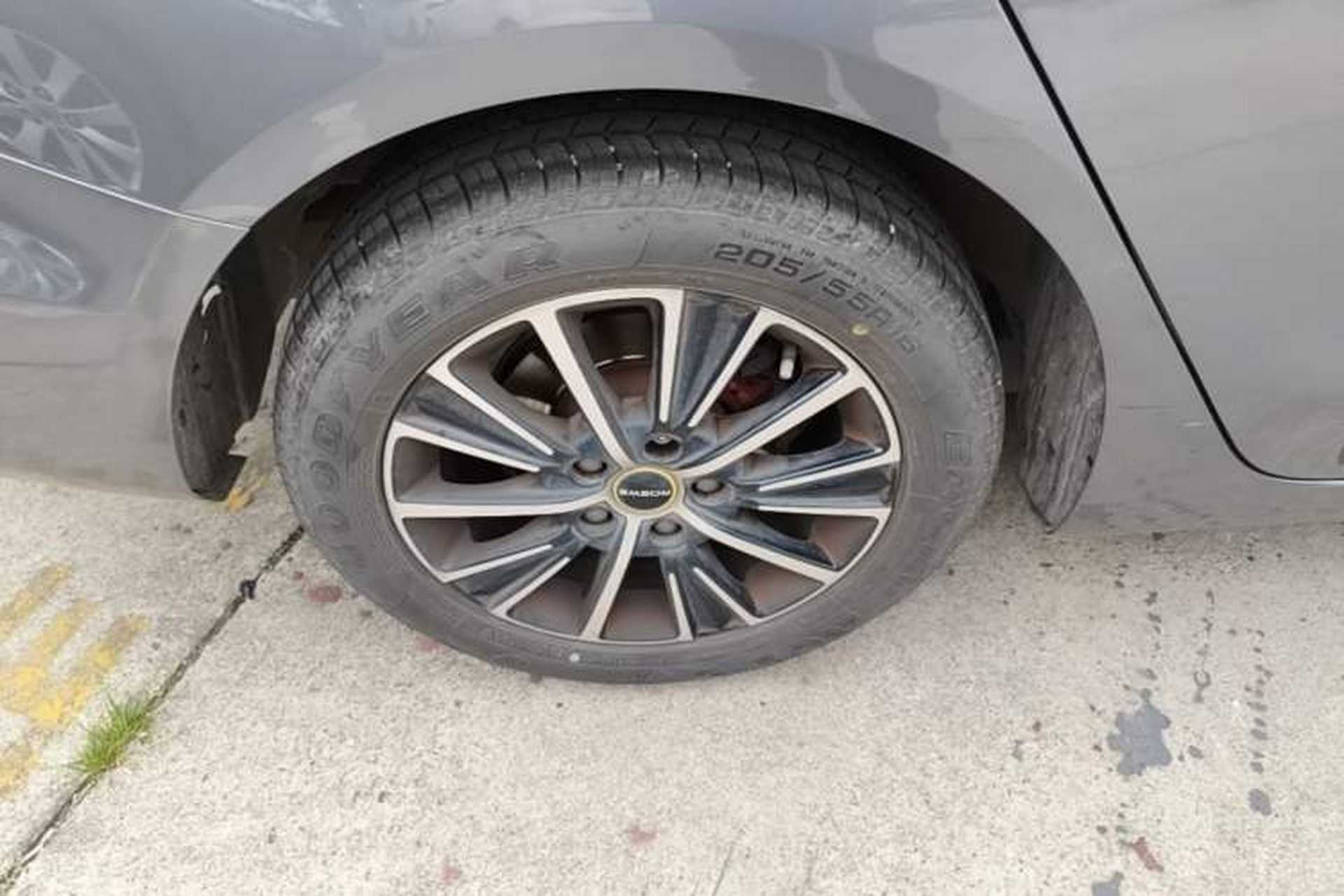 Used Roewe i5 2021 1.5L CVT Diamond Edition Right Rear Wheel Hub
