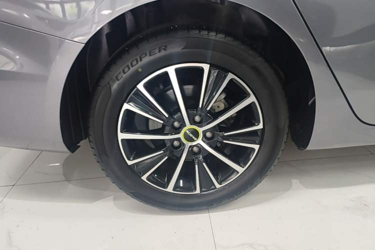 Used Roewe i5 2021 1.5L CVT Diamond Edition Right Rear Wheel Hub