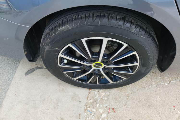 Used Roewe i5 2021 1.5L CVT Platinum Edition Right Rear Wheel Hub