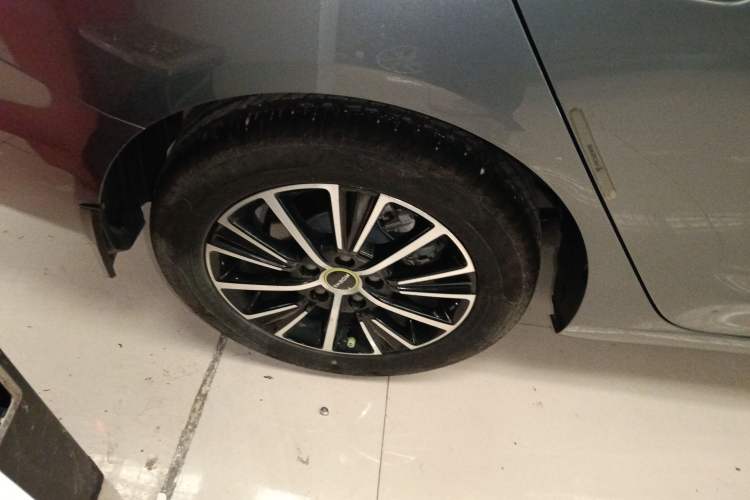 Used Roewe i5 2021 Revised Version 1.5L CVT Diamond Edition Right Rear Wheel Hub