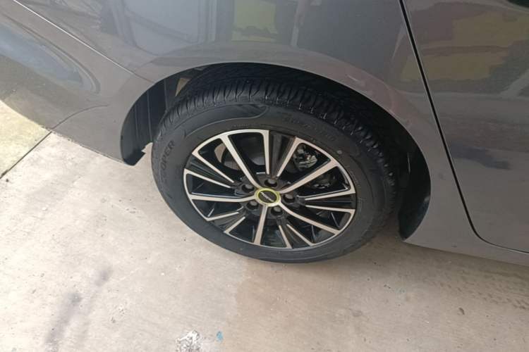 Used Roewe i5 2021 Revised Version 1.5L CVT Diamond Edition Right Rear Wheel Hub