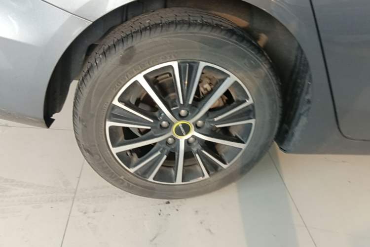 Used Roewe i5 2021 Revised Version 1.5L CVT Diamond Edition Right Rear Wheel Hub