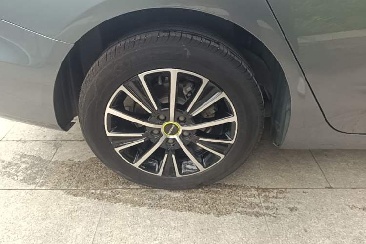 Used Roewe i5 2021 Revised Version 1.5L CVT Diamond Edition Right Rear Wheel Hub