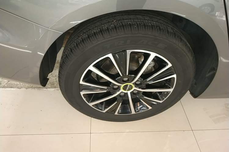 Used Roewe i5 2021 1.5L CVT Platinum Edition Right Rear Wheel Hub