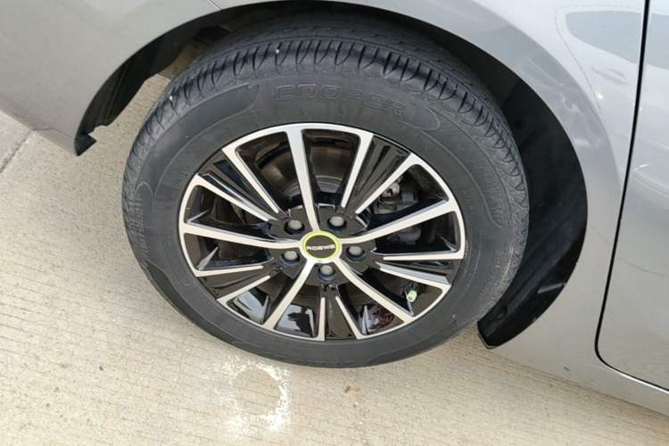 Used Roewe i5 2021 1.5L CVT Diamond Edition Right Rear Wheel Hub