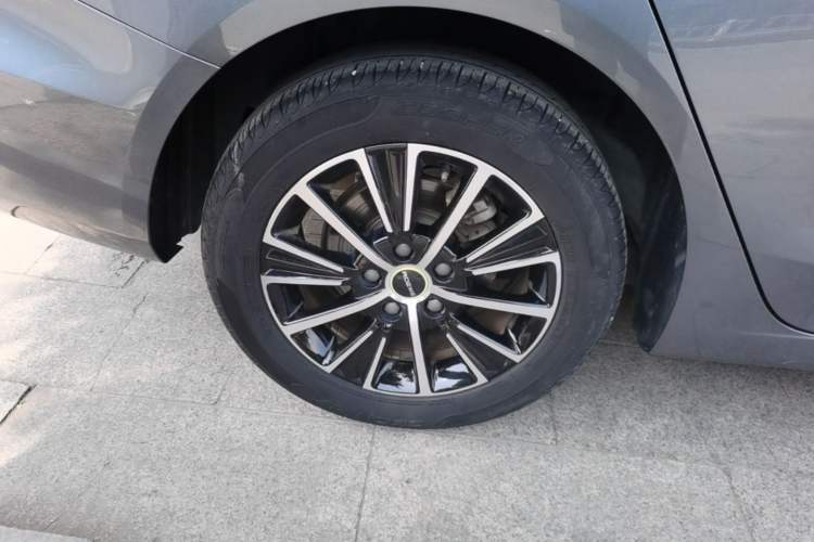 Used Roewe i5 2021 1.5L CVT Diamond Edition Right Rear Wheel Hub
