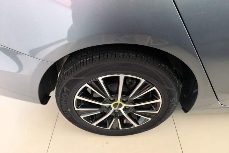 Used Roewe i5 2021 Revised Version 1.5L CVT Diamond Edition Right Rear Wheel Hub