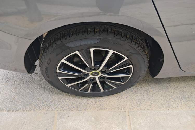 Used Roewe i5 2021 Revised Version 1.5L CVT Diamond Edition Right Rear Wheel Hub