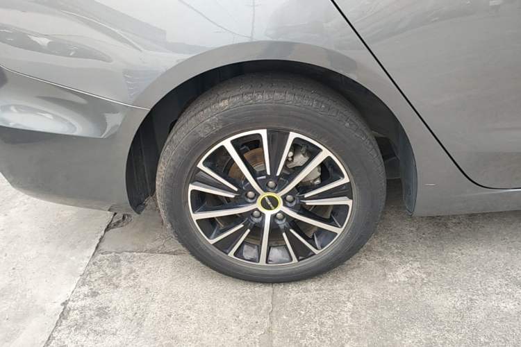 Used Roewe i5 2021 1.5L Manual Platinum Edition Right Rear Wheel Hub