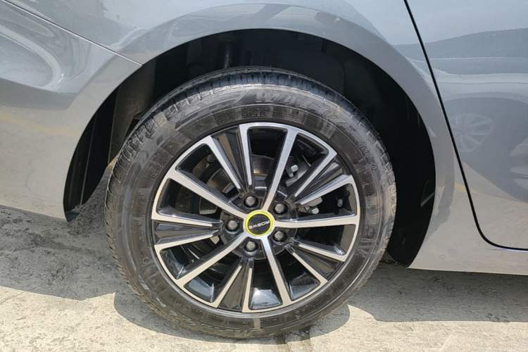 Used Roewe i5 2021 1.5L Manual Platinum Edition Right Rear Wheel Hub