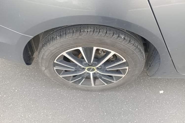 Used Roewe i5 2021 1.5L CVT Black Gold Edition Right Rear Wheel Hub