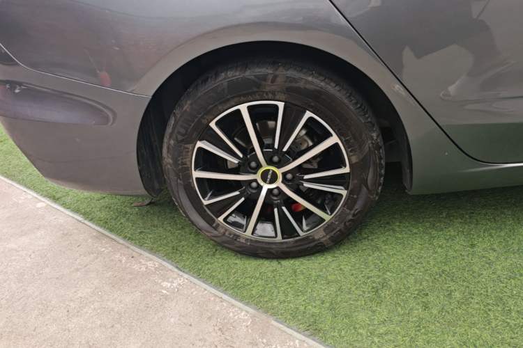 Used Roewe i5 2021 Revised Version 1.5L CVT Diamond Edition Right Rear Wheel Hub