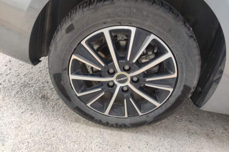 Used Roewe i5 2021 1.5L CVT Diamond Edition Right Rear Wheel Hub