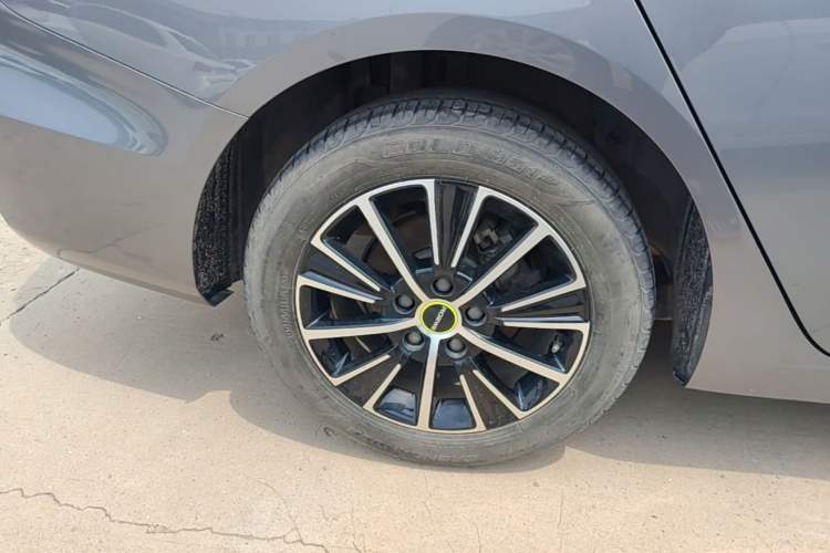 Used Roewe i5 2021 1.5L CVT Platinum Edition Right Rear Wheel Hub