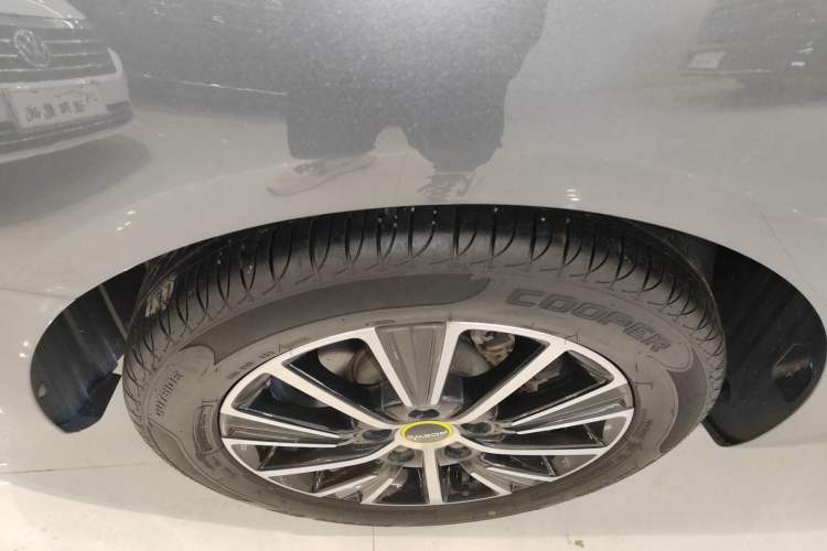 Used Roewe i5 2021 1.5L CVT Platinum Edition Right Rear Wheel Hub